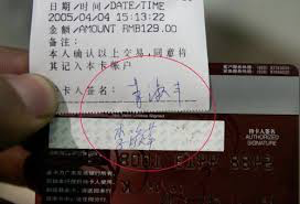 有簽沒簽都能刷！他好奇「信用卡簽名欄要簽嗎」　網專業解答「沒寫會哭哭」：不簽絕對會後悔！