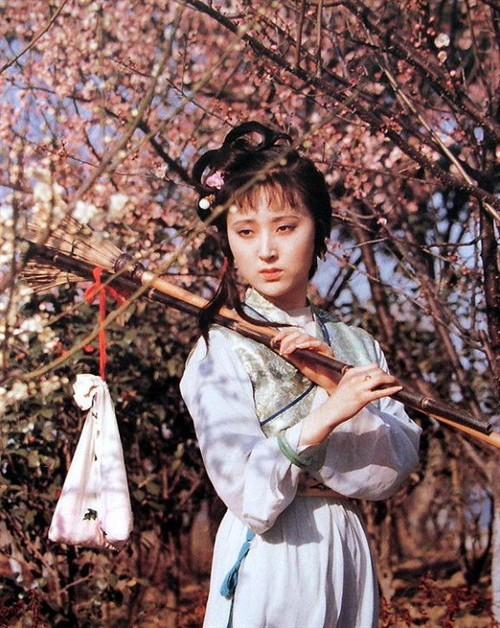 獲封最美林黛玉！女星當紅「轉行成身價破億女老闆」卻飽受病痛　41歲毅然「拋下所有財產」皈依佛門平靜離去
