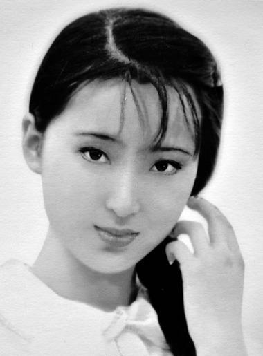 獲封最美林黛玉！女星當紅「轉行成身價破億女老闆」卻飽受病痛　41歲毅然「拋下所有財產」皈依佛門平靜離去