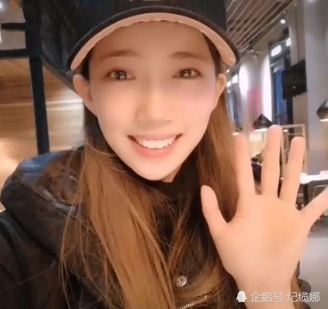 真人不倒翁女神爆紅!上千遊客「擠斷3根隔離帶」排隊求牽手,卸掉貴妃妝露出素顏後,網友:我戀愛了