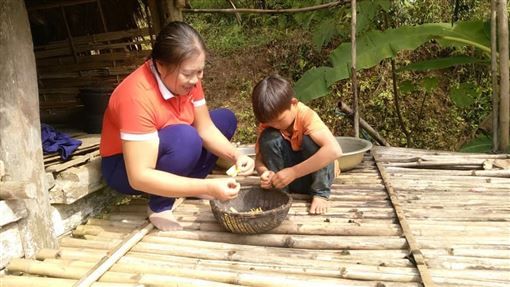 才剛下葬阿嬤！10歲男童「爸爸又逢意外離開」只剩自己苦撐　住破屋種菜養活自己「堅持不接受幫助」
