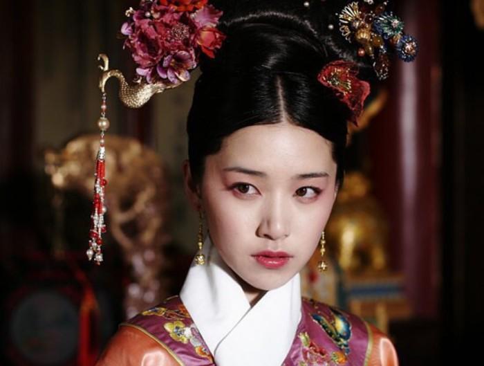 慈禧上廁所「從不自已動手」，每次宮女須口含一物站旁邊，網友都說太辣眼睛！