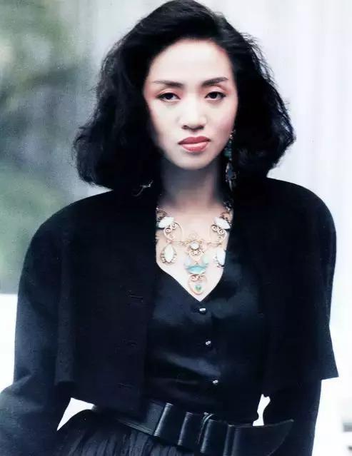 一生唏噓！梅艷芳「原生家庭予取予求」老母控訴她不孝　　從不抱怨人生「最遺憾沒披上婚紗」勇敢活出自我