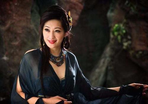 「最美李莫愁」與假富豪相戀11年「遭奪5億家產」　年過半百再遇愛「600萬鑽戒求婚」終於幸福