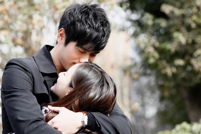 未婚妻曝光！高以翔「小13歲白富美女友」心碎奔喪　私下超浪漫「配偶欄已有對方名字」傳明年結婚