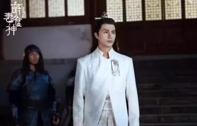 帥氣男星與嬌妻「奉子成婚」　女兒出生2個月後「選擇剃髮出家」：我心裡只有父母