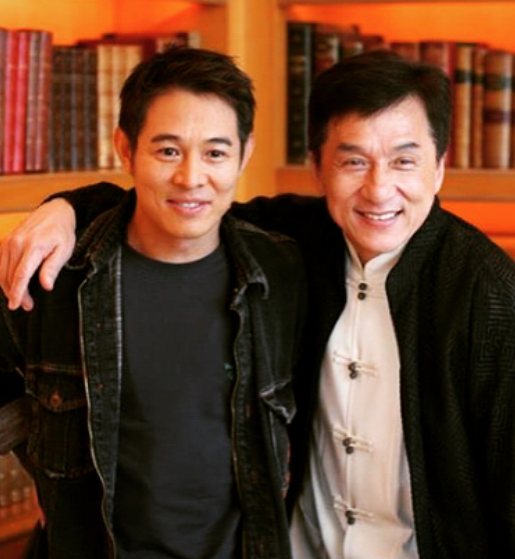 被傳駝背如老翁！李連杰罕見同框女兒「完全不像爸爸」　滿頭黑髮超茂密「瞬間回春變30歲」