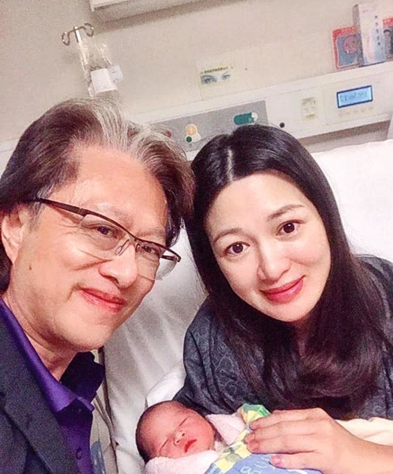 相差19歲！前夫離開「為養育女兒復出」  二婚再嫁「身價32億法拉利之父」42歲成功產女