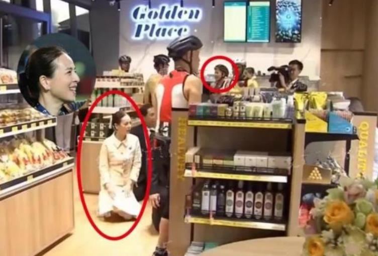 下一個詩妮娜？蘇提達后位遇挑戰，53歲華裔美女「3次高調現身」，與泰王熱聊無視王后