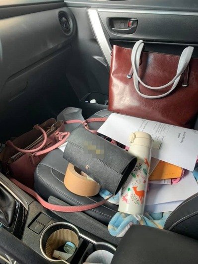 女生都這樣！正妹駕駛「羞PO副駕照」：這樣正常嗎　男網友一看「卻秒歪樓」狂喊：重點放錯了！