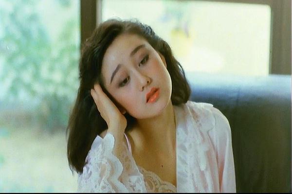 被譽「50年一遇美女」！利智被女兒出賣近照「面貌憔悴」判若兩人　為家庭付出20年「李連杰89億全給妻管」