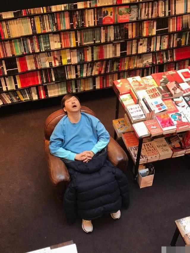 哈林庾澄慶曬近照「書店張嘴大睡」甜曝老婆視角　保養得宜「58歲像40歲」年輕秘訣是愛玩愛鬧