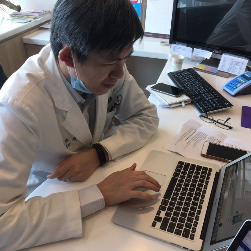 被封為兒科界天使！暖醫葉勝雄苦熬1年「仍不敵病魔走了」　臉書留言惹哭網：「到最後都掛心孩子」