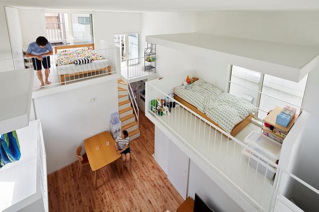 超狂夫妻「在22坪屋裡建3座陽台」眾人超不解！當見到「屋內破天荒設計」卻秒羨慕：他們在空中睡覺！