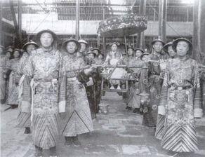 一生拍照無數！慈禧太后留影，卻沒有一張是笑著的「2大原因爆光」：不愧是拍照狂人