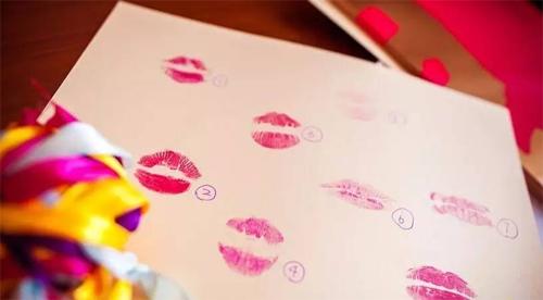 堵門招數花樣百出！新郎接親遇到「最強堵門」差點空手離去，伴郎團使出渾身解數：紅包都扛不住了啦