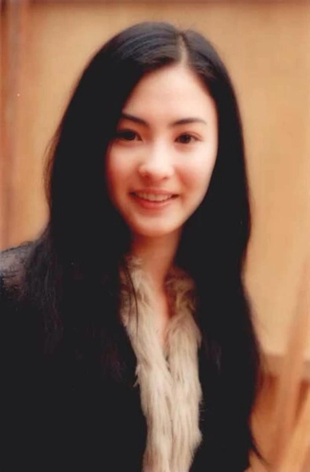 張柏芝曬「學生時期證件照」！「絕世美顏」不化妝也濃眉大眼 　「眼睛好像會說話」清秀靈動網讚：純天然