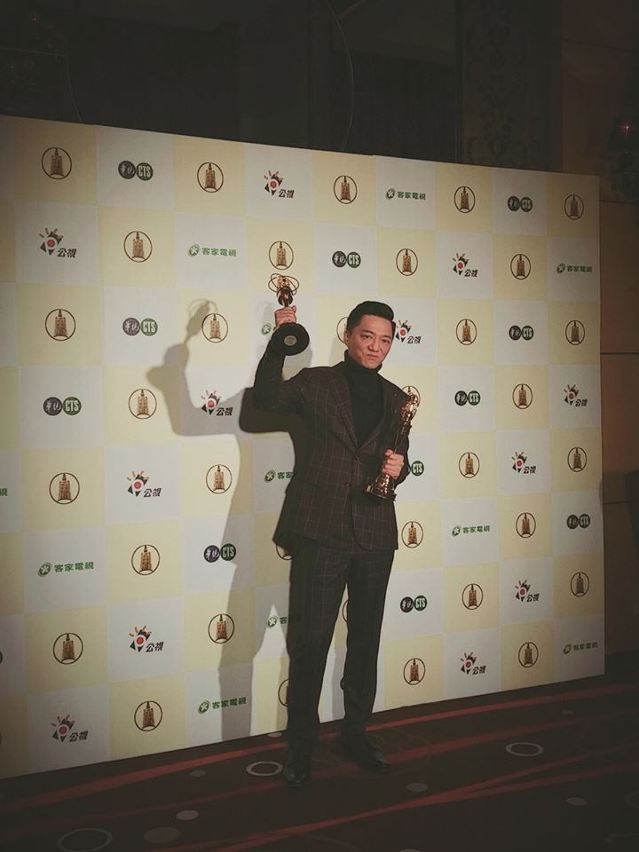 熬過「玫瑰瞳鈴眼」首演八點檔！藍葦華加入《多情城市》壓力大到暴瘦5公斤　昔1集領8千「不用繳稅」終成金鐘影帝