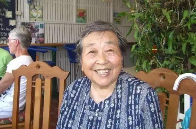 8年推壞5輪椅!2女帶80失智母「玩遍10多國」重拾笑容 生病走不動「辭職在家陪媽媽」:她快樂最重要