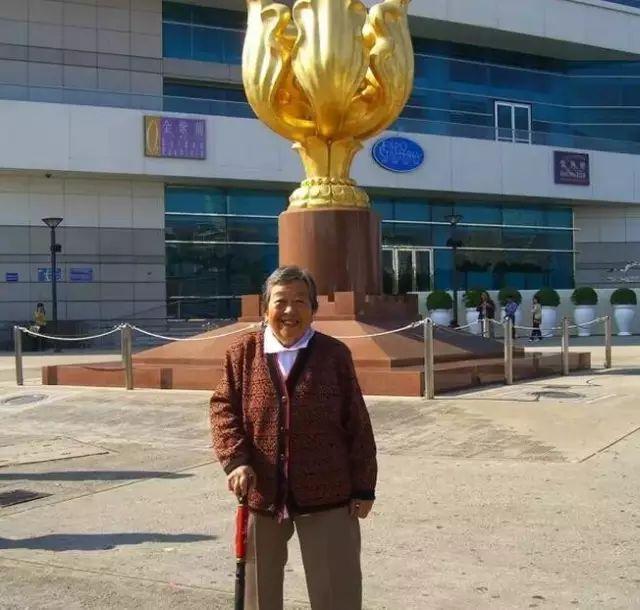 8年推壞5輪椅!2女帶80失智母「玩遍10多國」重拾笑容 生病走不動「辭職在家陪媽媽」:她快樂最重要