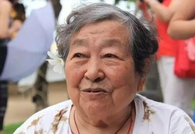 8年推壞5輪椅!2女帶80失智母「玩遍10多國」重拾笑容 生病走不動「辭職在家陪媽媽」:她快樂最重要