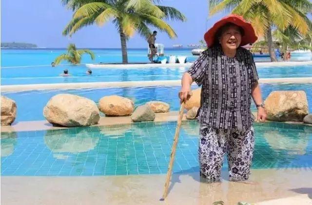 8年推壞5輪椅!2女帶80失智母「玩遍10多國」重拾笑容 生病走不動「辭職在家陪媽媽」:她快樂最重要