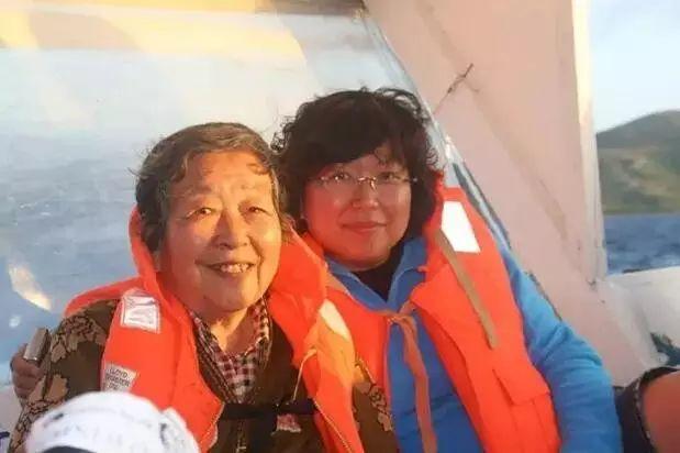 8年推壞5輪椅!2女帶80失智母「玩遍10多國」重拾笑容 生病走不動「辭職在家陪媽媽」:她快樂最重要