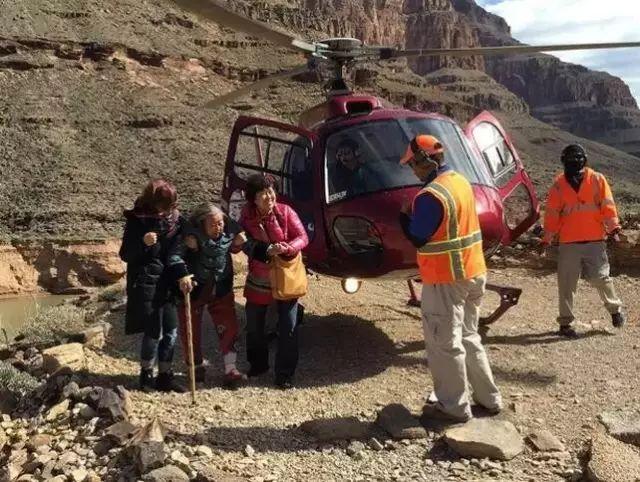 8年推壞5輪椅!2女帶80失智母「玩遍10多國」重拾笑容 生病走不動「辭職在家陪媽媽」:她快樂最重要