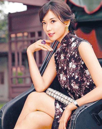 45歲林志玲「穿上旗袍」窈窕身材美翻　輕鬆駕馭「盡顯東方女性美」婀娜風姿
