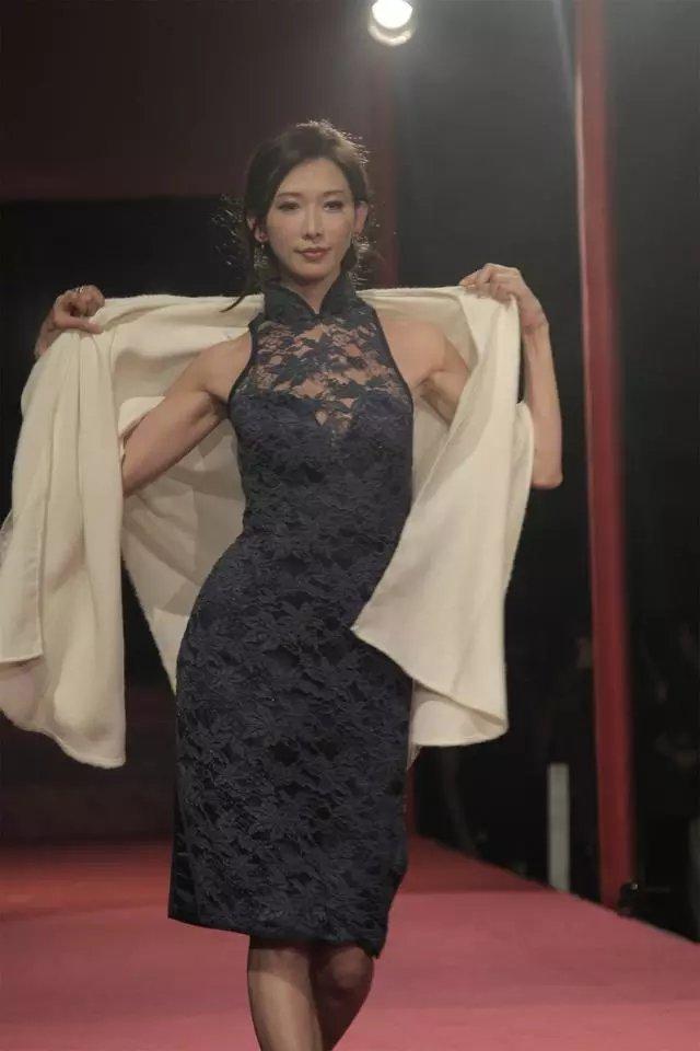45歲林志玲「穿上旗袍」窈窕身材美翻　輕鬆駕馭「盡顯東方女性美」婀娜風姿
