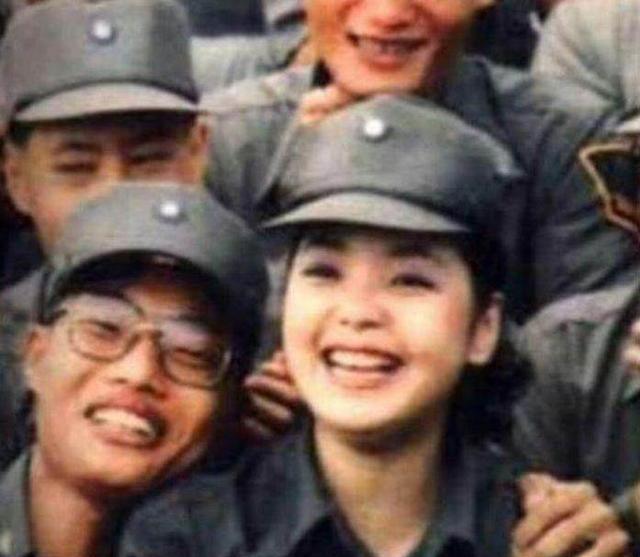 女神的眷顧！當年被「鄧麗君親過的士兵」3天只洗半邊臉     親吻照隨身帶「驚人現狀曝光」