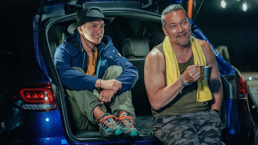 黃仲崑兒替父擦澡嘆「爸爸更老了」不恨單親長大　遺傳他陽光外型「父子48小時獨處」感情更深