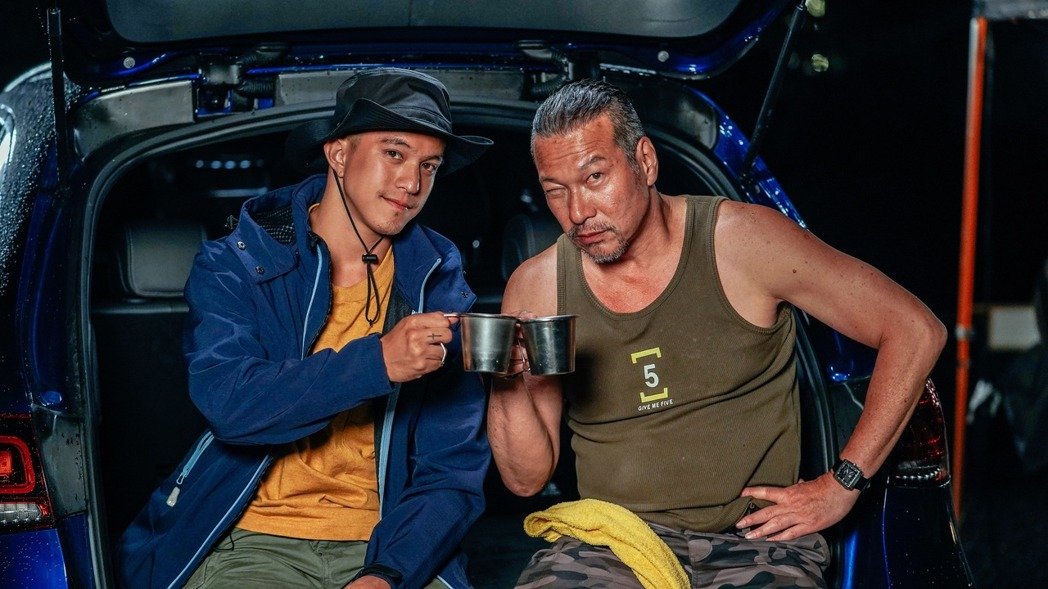 黃仲崑兒替父擦澡嘆「爸爸更老了」不恨單親長大　遺傳他陽光外型「父子48小時獨處」感情更深