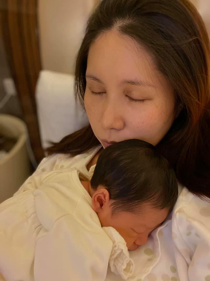 余苑綺治療近況！曝為母思念心聲「2寶貝給我好大勇氣」　「產後奔波醫院」謝月子中心顧好兒子