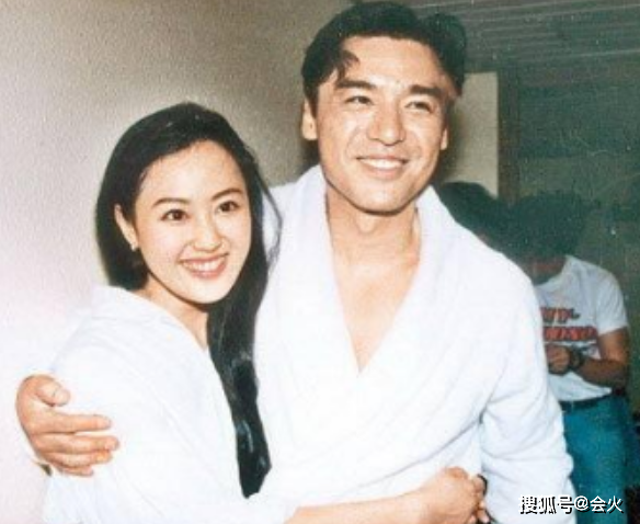 男友只是調劑品！56歲章小蕙自曝「沒數過交往幾任」　歷經離婚欠2億「開店寫稿當作家」：成功不需靠男人