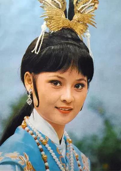 「最美貂蟬」鄧美芳隱退25年凍齡！召回親哥「祕魯賭王」關注總統大選　舉家香港遷台「想多陪高齡母」