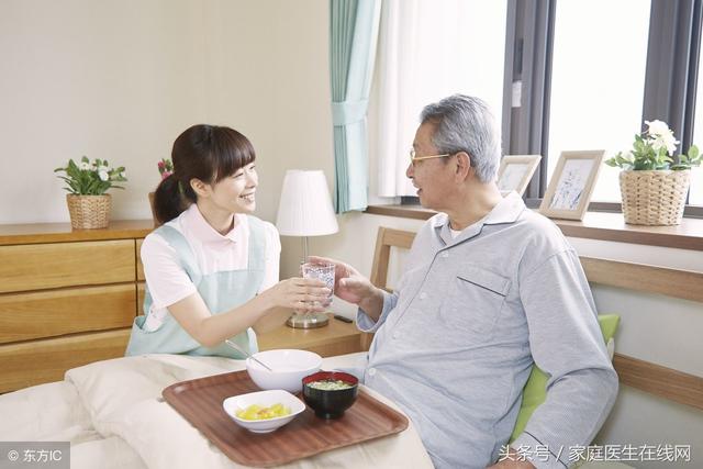 「老人」身上總有一股「難聞氣味」做好這5點，別等老了被嫌棄