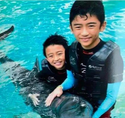 美貌基因來自爺爺！「張柏芝爺爺照片爆光」鼻子和臉型比她更優越：帶上假髮就是柏芝本人了