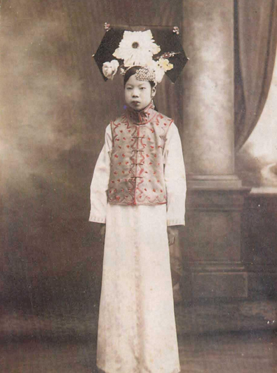 身份特殊！她登報與丈夫離婚，後嫁給一工人     臨走前才告知丈夫「過去的身份」