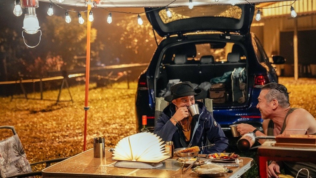 黃仲崑兒替父擦澡嘆「爸爸更老了」不恨單親長大　遺傳他陽光外型「父子48小時獨處」感情更深