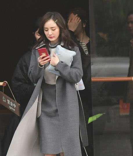 遇見前夫怎麼喊?再次見劉愷威,「叫孩子爸太親密,叫先生又太冷漠」楊冪2字淡定回應,展現高情商!