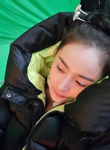 遇見前夫怎麼喊?再次見劉愷威,「叫孩子爸太親密,叫先生又太冷漠」楊冪2字淡定回應,展現高情商!