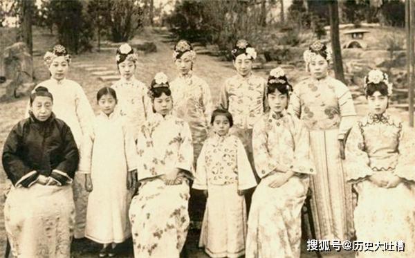 身份特殊！她登報與丈夫離婚，後嫁給一工人     臨走前才告知丈夫「過去的身份」