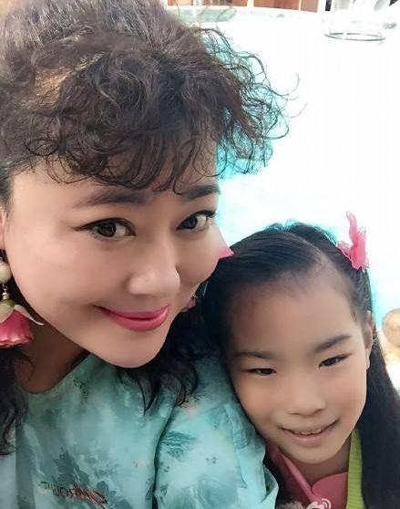 結婚7年遭拋棄！女兒生病「找前夫借錢遭拒」　獨自扶養孩子「狂瘦15公斤煥然一新」如今自信美麗