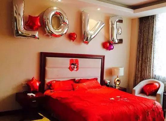 老房拆遷分得4套房，婆婆讓我和老公去旅遊，回來後她3套房全給小叔子，2年後我笑了