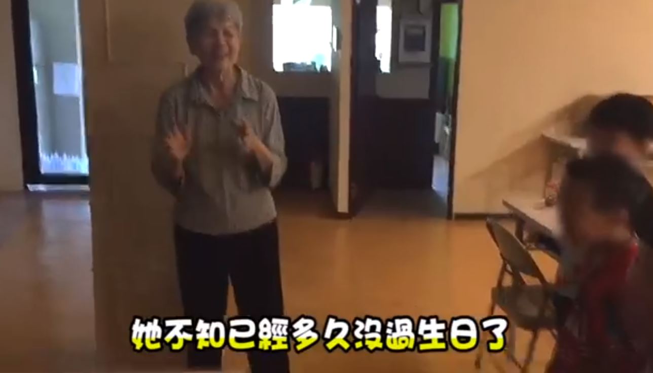 每月僅剩2千！76歲獨居嬤「靠當課陪賺錢」重拾尊嚴　學生替她慶生「丈夫兒子離開後第一次」：久違的陪伴