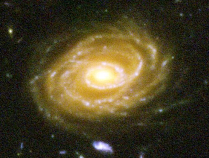 彗星到底有多大？27個證明「人類原來如此渺小」的天文驚奇照　從月球「望向湛藍地球」美到讓人心醉