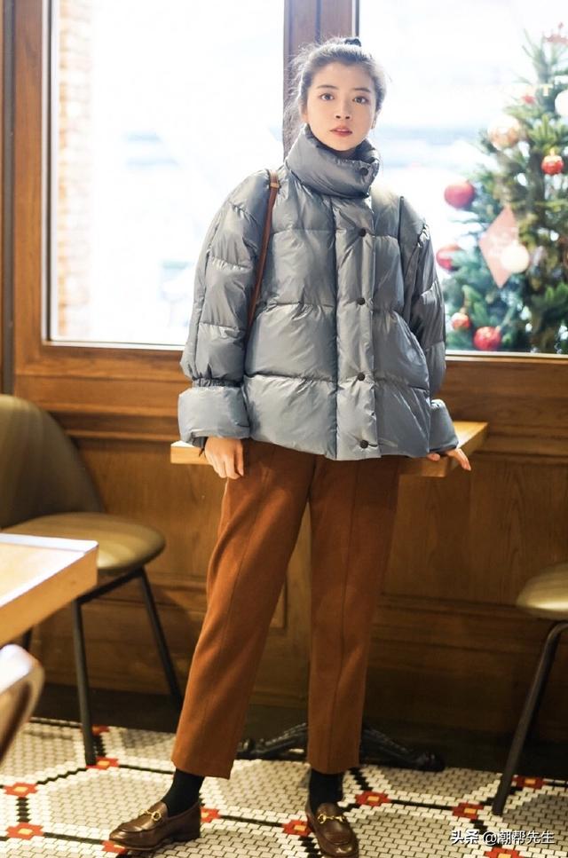 穿羽絨服「也能不臃腫」！今年冬天「最流行5種穿法」藏住小粗腿　不土不俗「視覺效果超修長」