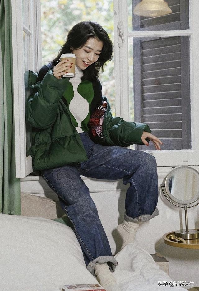 穿羽絨服「也能不臃腫」！今年冬天「最流行5種穿法」藏住小粗腿　不土不俗「視覺效果超修長」