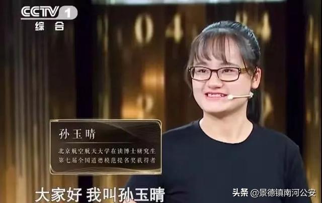 你養我小我伴你老！老夫婦「收養火車站棄女」拚老命養大　成為名校博士「呵護失智養母」報救命之恩